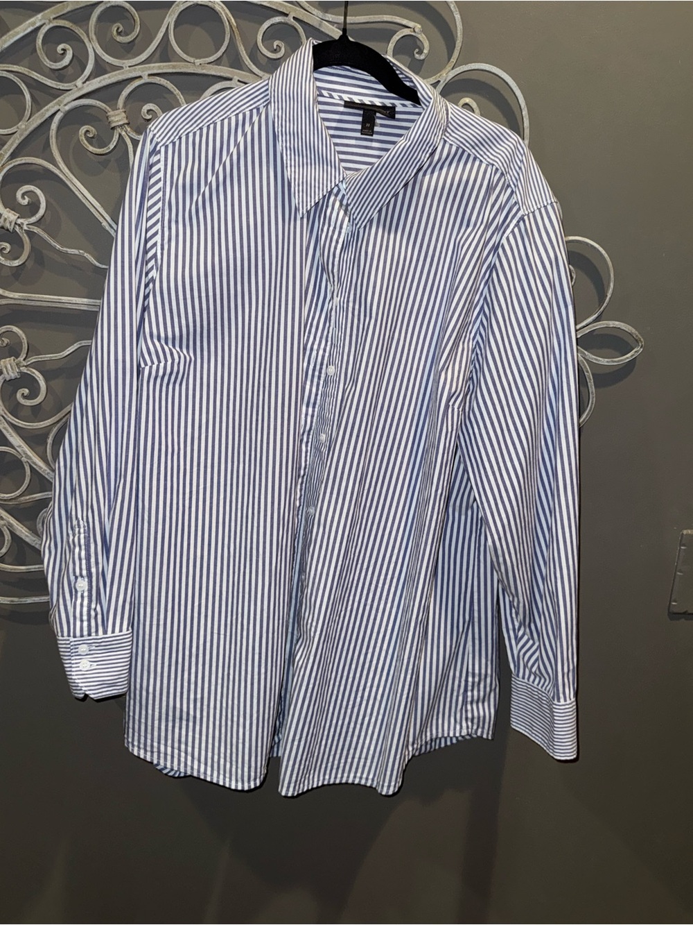 Women’s plus blue white stripe blouse sz 22